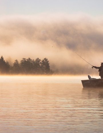 Deux pêcheurs au lever du soleil