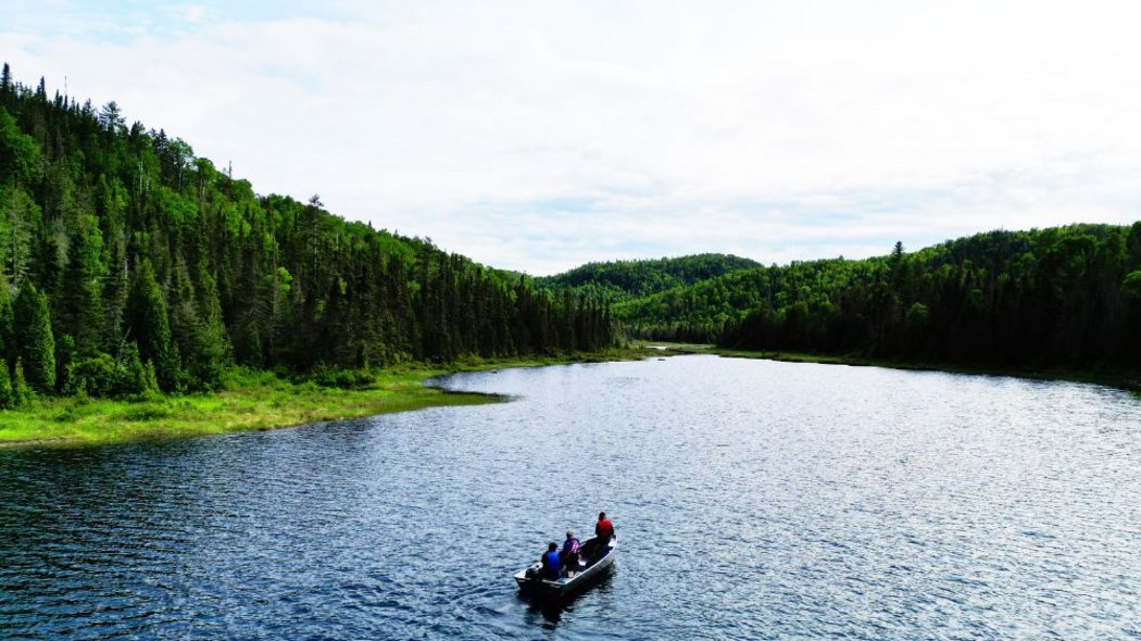 Chaloupe au Club Lacs des Sables & Paradis Saguenay  