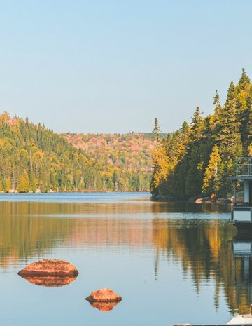 Bateau-maison à la Pourvoirie Auberge La Barrière