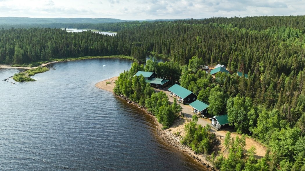 Pourvoirie Damville en été vue des airs