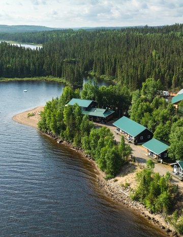 Pourvoirie Damville en été vue des airs