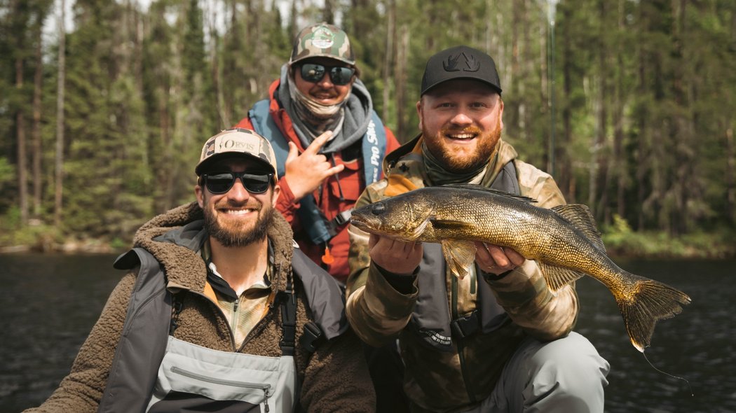 Des pêcheurs avec un doré